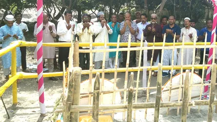 সাবেক সামরিক কর্মকর্তাদের এরশাদের কবর জিয়ারত