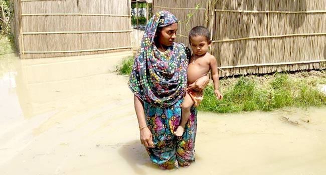 রাজবাড়ীতে হাজারো মানুষ পানিবন্ধী, সংকটে দিশেহারা
