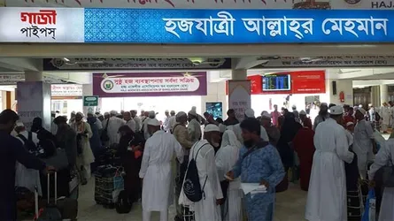 ফ্লাইট মিস করা ১০৪ হজযাত্রী মক্কায় পৌছেছেন, বাকিরা যাচ্ছেন রোববার