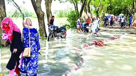ঢাকামুখী বন্যার পানি