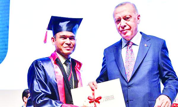 এরদোগানের সাথে রাশেদ বাংলাদেশের রাশেদ তুরস্কে শ্রেষ্ঠ শিক্ষার্থী