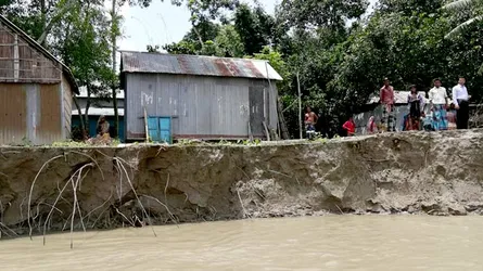 ভাঙন আতঙ্কে কাটে নির্ঘুম রাত