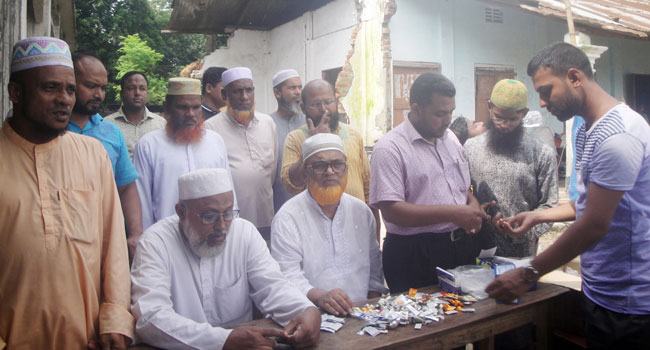 গোবিন্দগঞ্জে বন্যার্তদের মাঝে জামায়াতের ওষুধ ও চিকিৎসা সেবা প্রদান