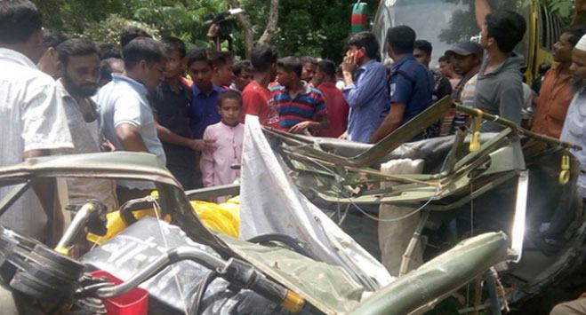 কুড়িগ্রামে বাসচাপায় একই পরিবারের ৩ জনসহ নিহত ৪