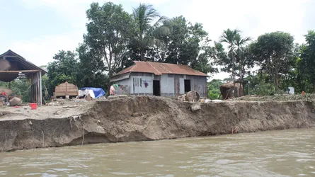 পাকুন্দিয়ায় ব্রহ্মপুত্রের ভাঙনে ঘরবাড়ি বিলীন, ফসলের ব্যাপক ক্ষতি