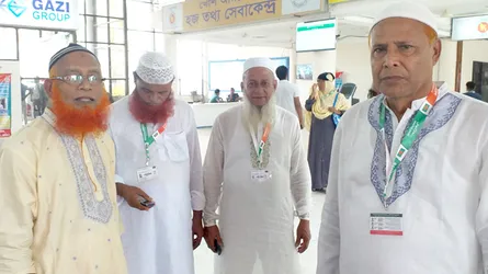 বিমান ছাড়ার আগ মুহুর্তে ভিসা পেলেন ১২৭ হজযাত্রী