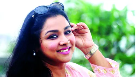 কালো মেঘের ভেলায়  প্রশংসিত রুনা খান