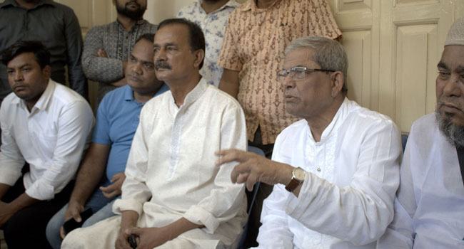 ‘ট্রাম্পের কাছে দেয়া বক্তব্য প্রিয়া সাহার নাকি প্রধানমন্ত্রীর, মানুষ জানতে চায়’
