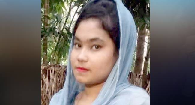 গৃহবধুকে নিজ ঘরে কুপিয়ে হত্যা