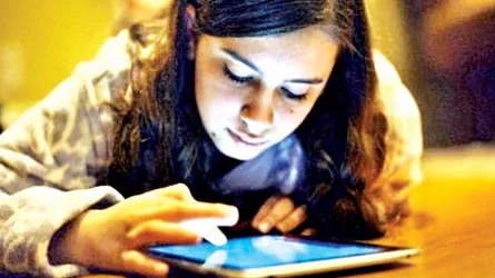মোবাইল আসক্তির ভয়াবহতা