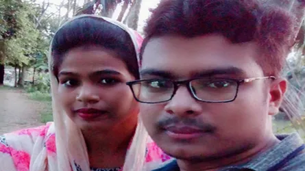 ফেরির পল্টুনের নিচে মিললো স্ত্রীর লাশ, এখনো নিখোঁজ স্বামী