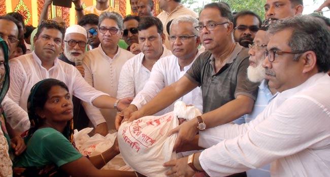 ‘বিএনপি জনগণের দল বলেই বন্যার্তদের পাশে দাঁড়িয়েছে’