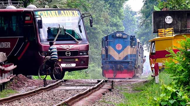 প্রহরীহীন ২১শ’ অরক্ষিত রেলক্রসিং