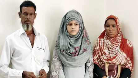 পাসপোর্ট করতে এসে সাজানো মা-বাবাসহ রোহিঙ্গা কিশোরী আটক
