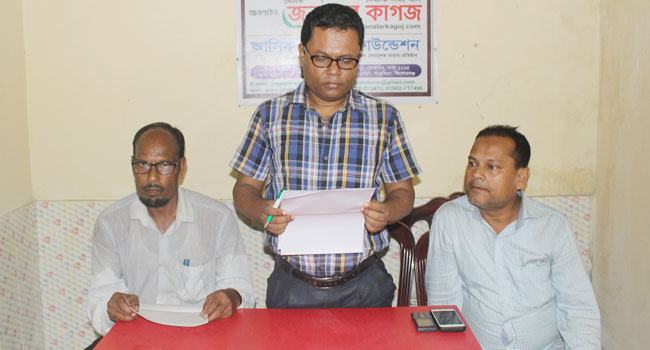 সরকারি টাকায় ব্যক্তিগত রাস্তা নির্মাণের অভিযোগের প্রতিবাদে সংবাদ সম্মেলন