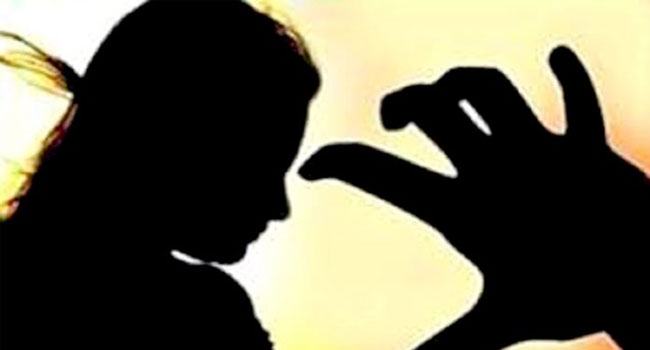 নগ্নছবি দেখিয়ে ২ শিক্ষিকাকে প্রধান শিক্ষকের কুপ্রস্তাব, অভিযোগ দায়ের