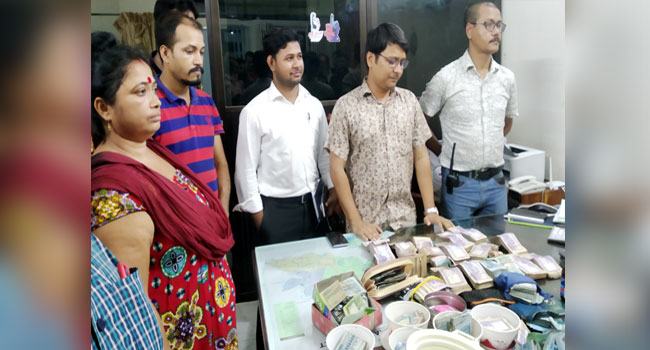 নড়াইলে ১৮ লক্ষাধিক টাকা ও মাদকসহ স্ত্রী আটক, স্বামী পলাতক