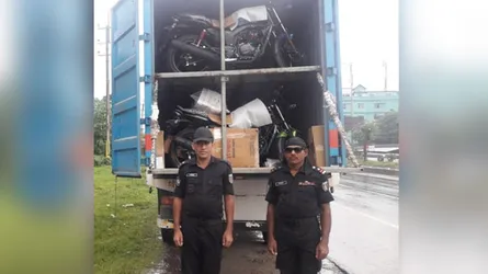 গাজীপুরে ছিনতাইকালে ২৬ মোটর সাইকেলসহ কাভার্ডভ্যান উদ্ধার