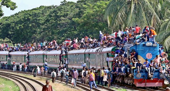 বাস-ট্রেন-লঞ্চে তিল ধারণের ঠাঁই নেই