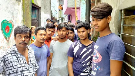জীবন বাঁচাতে জীবন বাজি