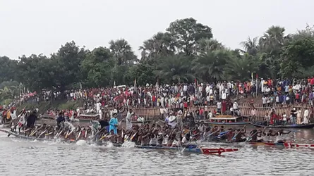 সিংড়ার নাগর নদীতে নৌকাবাইচ