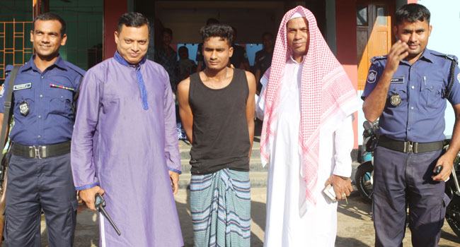 হাজীর ছদ্মবেশ নিয়ে ধর্ষককে গ্রেফতার করলো পুলিশ