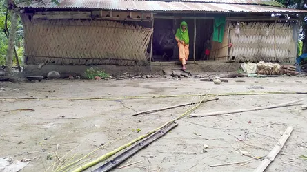 অবশেষে পুলিশের হস্তক্ষেপে মুক্ত লোহাগড়ার সেই পরিবার