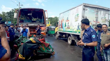 বাস-সিএনজি সংঘর্ষে একই পরিবারের ৬ জনসহ নিহত ৮