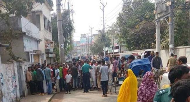 খুলনায় তরুণের মাথাবিহীন লাশ উদ্ধার