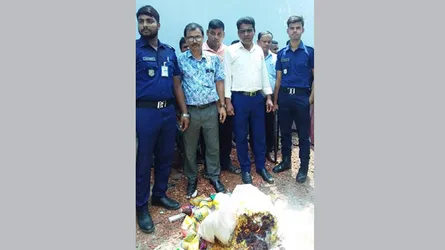 মেয়াদোত্তীর্ণ ও নিম্নমানের পণ্য রাখার দায়ে পাকুন্দিয়ার ৩ প্রতিষ্ঠানকে জরিমানা