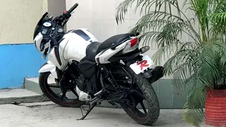 থানা চত্বর থেকে মোটরসাইকেল চুরি, এসআই’র ড্রাইভার আটক