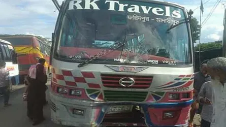 ফরিদপুরে বাস চাপায় মা-ছেলেসহ নিহত ৩