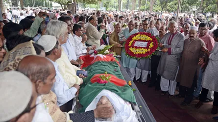 অধ্যাপক মোজাফফর আহমদের দু্ই জানাজা অনুষ্ঠিত, রোববার কুমিল্লায় দাফন