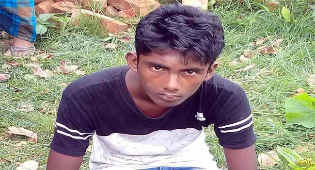 গভীর রাতে মসজিদের টাকা ও আসবাবপত্র চুরি করতে গিয়ে হাতে-নাতে আটক