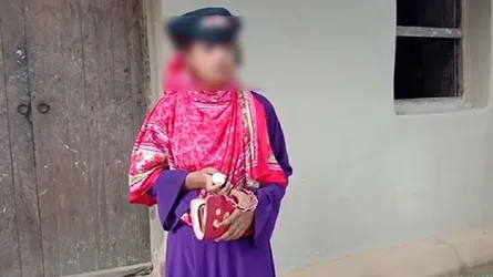 বিয়ের দাবিতে বিষ হাতে বাড়িতে প্রেমিকার অবস্থান, প্রেমিক পলাতক