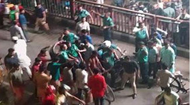 পুলিশের ওপর বোমা হামলার দায় স্বীকার ‘আইএসের’