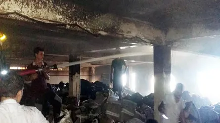 সিদ্ধিরগঞ্জে গার্মেন্টসে ভয়াবহ আগুন, পুড়লো ৭ লাখ গেঞ্জি