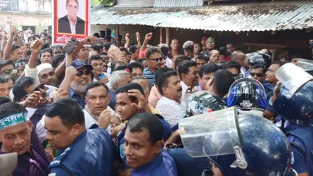 কিশোরগঞ্জে পুলিশি বাধায় প্রতিষ্ঠাবার্ষিকীর র‌্যালি করতে পারেনি বিএনপি