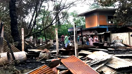 পৌর মেয়রের ঘরসহ ১০ বসতঘর পুড়ে ছাই