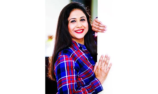 অবশেষে সিনেমায়  ফারজানা চুমকি