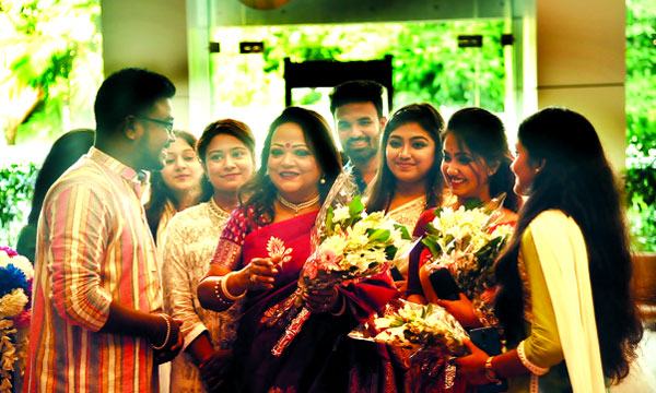 জন্মদিনে সাবিনা ইয়াসমিনকে লাল গালিচা সংবর্ধনা
