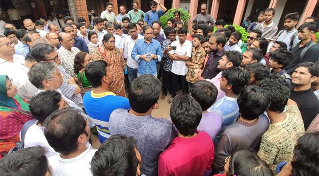 দুর্নীতির বিষয়ে ছাড় নয়, সন্তোষজনক সমাধান না হলে অবরোধ চলবে