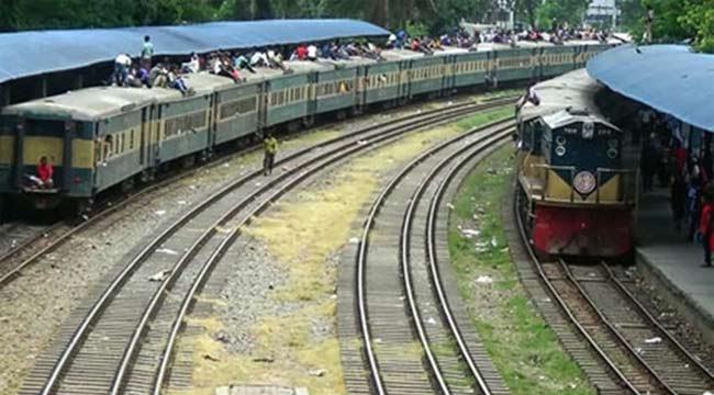 ক্লিনারের বেতন ৪ লাখ টাকা