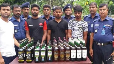শরীয়তপুরে ৫৯ বোতল বিদেশী মদসহ আটক ৩