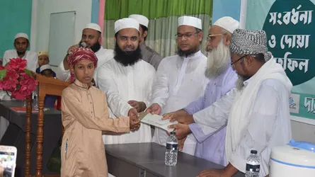 ৮ মাসেই কোরআনের হাফেজ মোসাদ্দিক