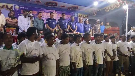 ফুলবাড়ীতে মাদকের কারবার ছেড়ে দেয়ার শপথ ৪৫ জনের