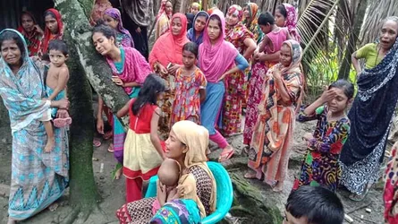 বঙ্গোপসাগরে ট্রলার ডুবিতে ৬ জেলে নিখোঁজ, স্বজনদের আহাজারি