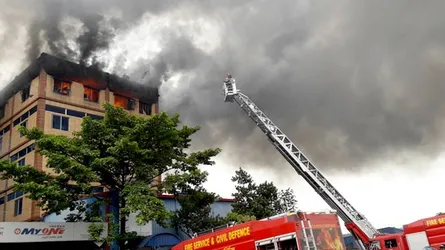 আগুনে পুড়লো মিনিস্টারের টিভি-ফ্রিজসহ ইলেক্ট্রিক পণ্য