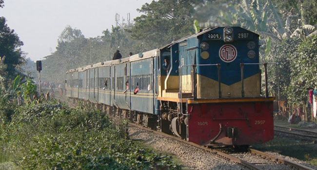 জয়পুরহাটে ট্রেনে কাটা পড়ে বৃদ্ধ নিহত