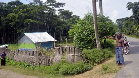 ঘর‘অক্ষত’তবুও পোড়ানোর মিথ্যা মামলা